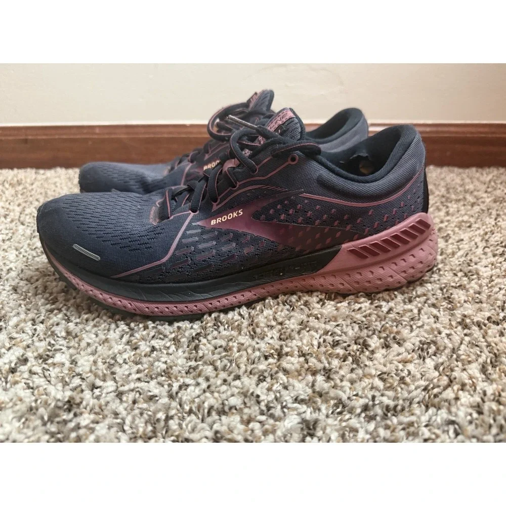 Brooks Adrenaline GTS 21 Women Size 11 Gray Running Shoes Gym Comfort Sneaker